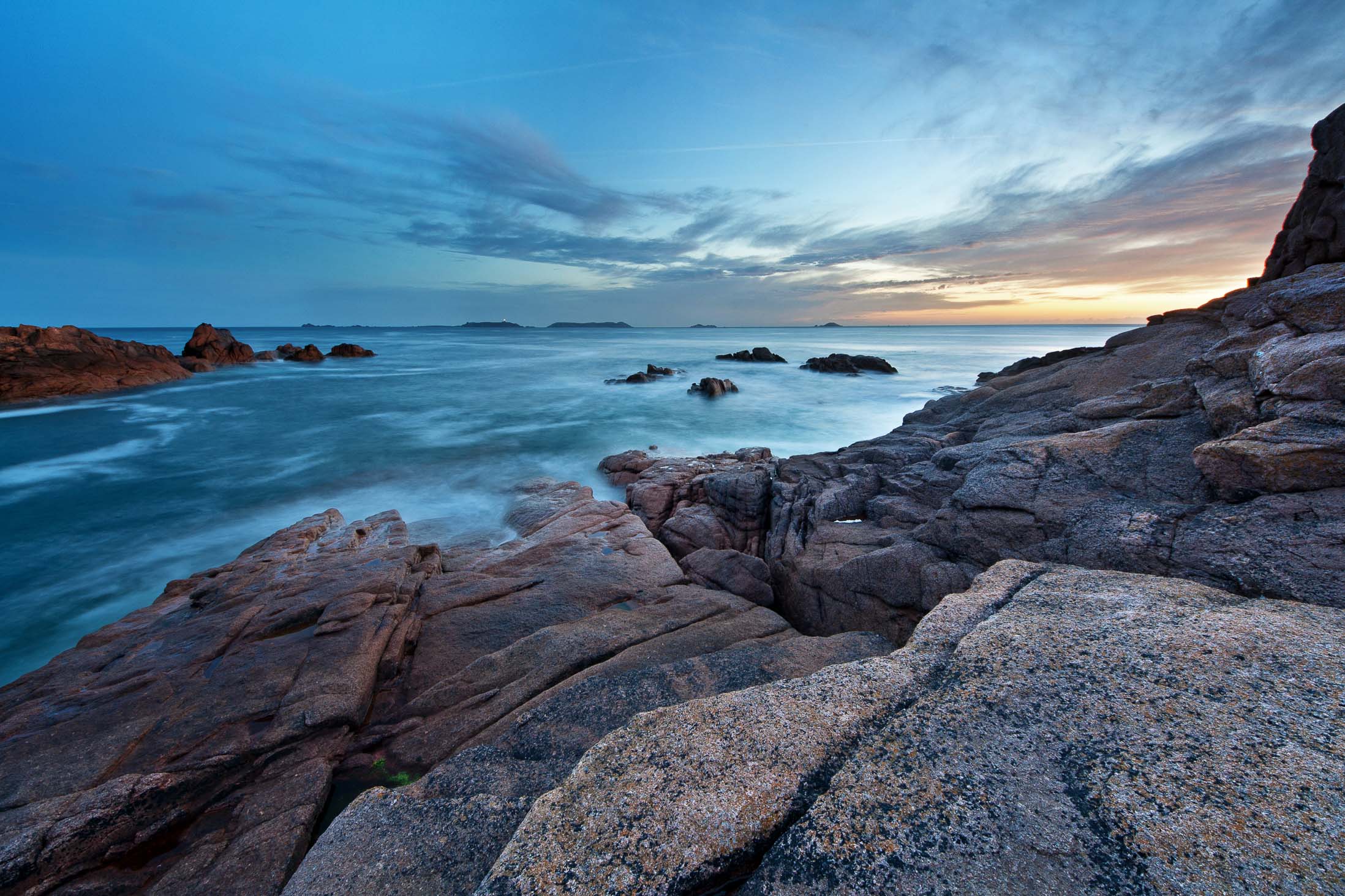 Granitfelsen an der Rosengranit-Küste