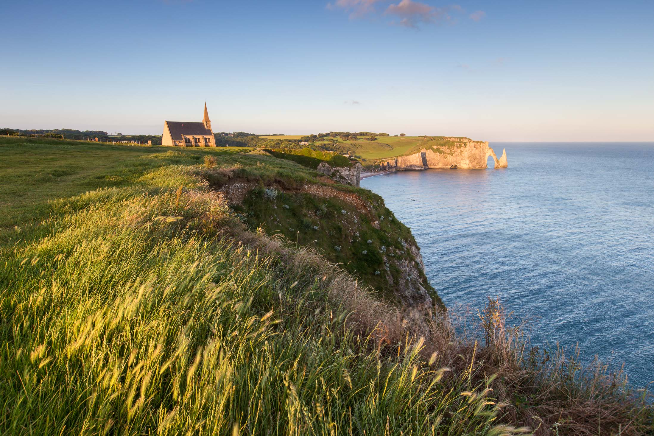 Kapelle auf den Klippen bei Étretat