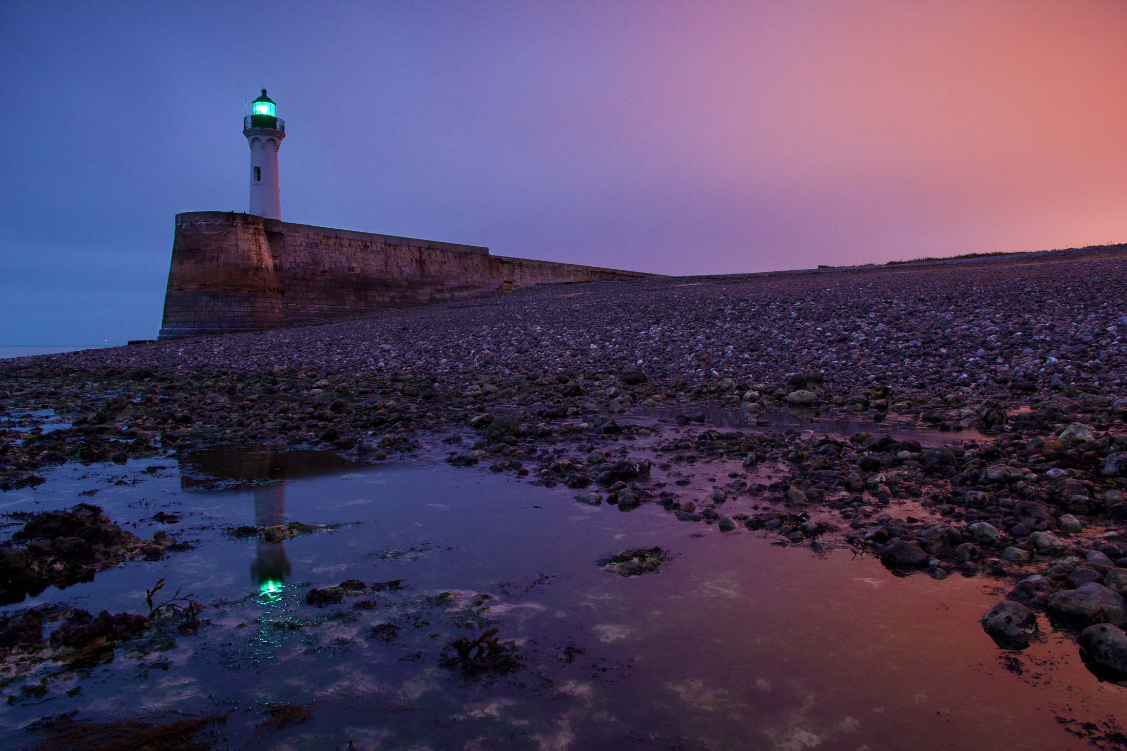 Leuchtturm Saint-Valery-en-Caux bei Nacht