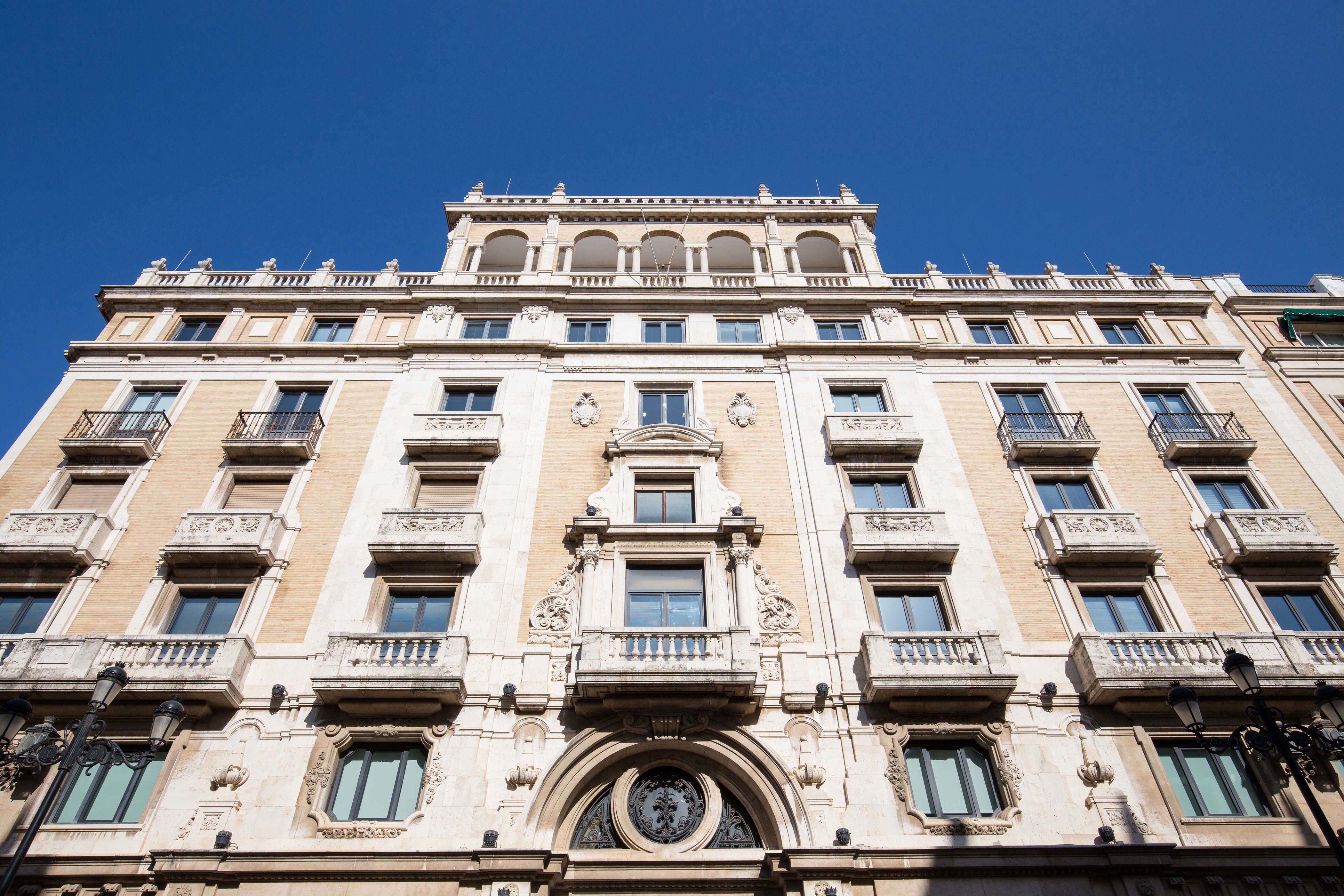 Haus mit Balkonen in Sevilla